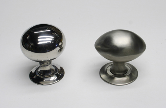 Antique knobs in white bronze, can be finished in bright or satin.