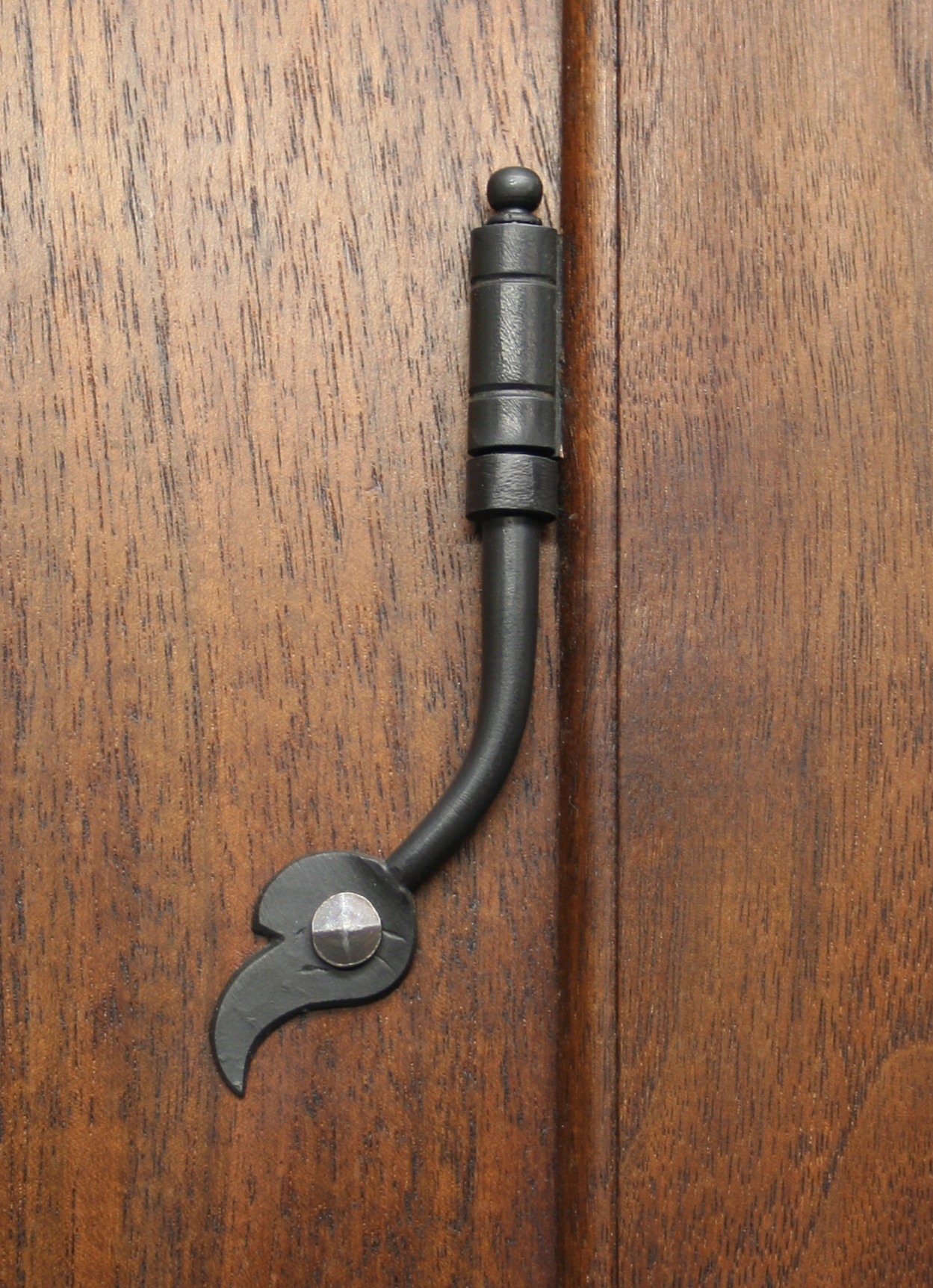 installed rat tail hinge